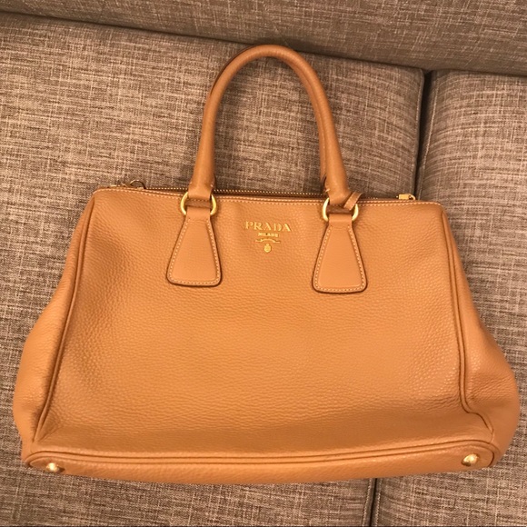 Prada purse - Picture 2 of 13